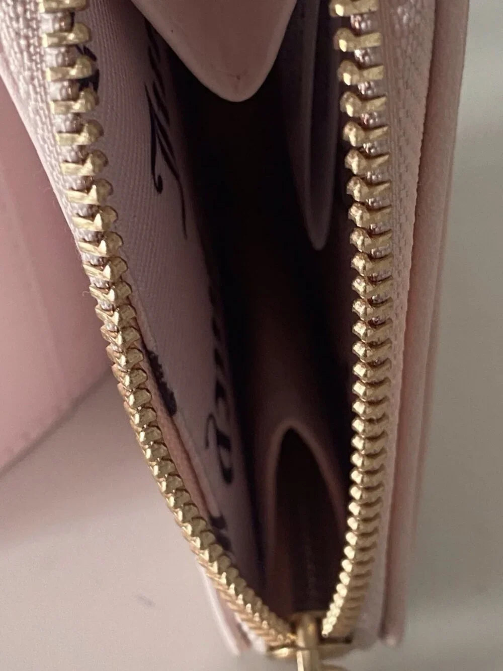 Juicy Couture New Love Chapter Small Zip Around W/Back ID Organizer Raspberry